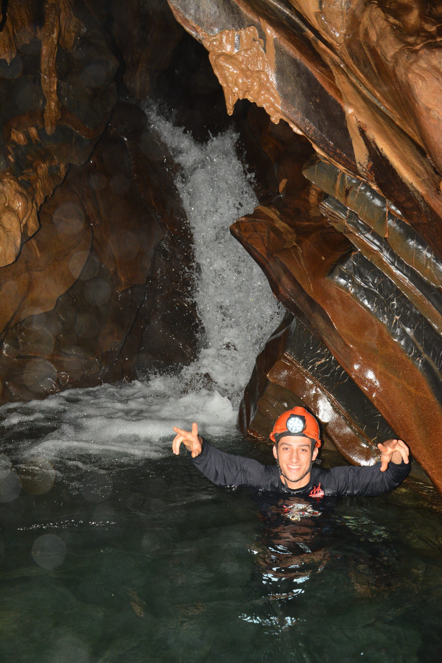Cachoeira dentro Caverna Ouro Grosso